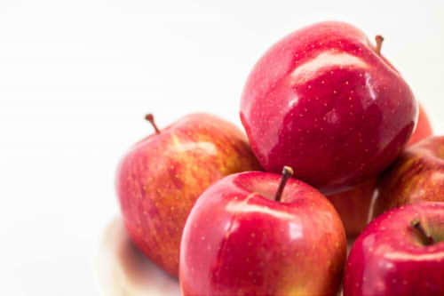 りんご1個の重さ 重量 は何グラム カットや品種での重さの違いは たべもの Hatena ナビ